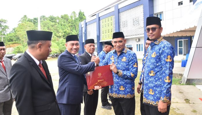 Dinilai Berdedikasi Tinggi, Mahmud Dianugerahi Kado Spesial Di Hari KORPRI