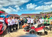 Dorong Produktifitas Pertanian, Bupati Konkep Serahkan Bantuan Empat Unit Traktor