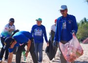 Peduli Lingkungan Pengurus Partai Demokrat Konkep Gelar Aksi Bersih-bersih Di Kawasan Wisata Pantai Kampa