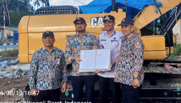 Konkep Keciprat Bantuan Satu Unit Excavator dan Dua Dump Truk Armada Penanganan Sampah